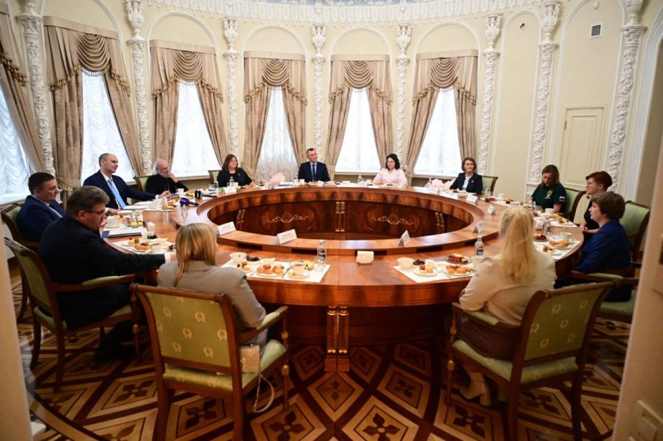 Губернатор Свердловской области Денис Паслер пообщался с матерями и женами участников СВО