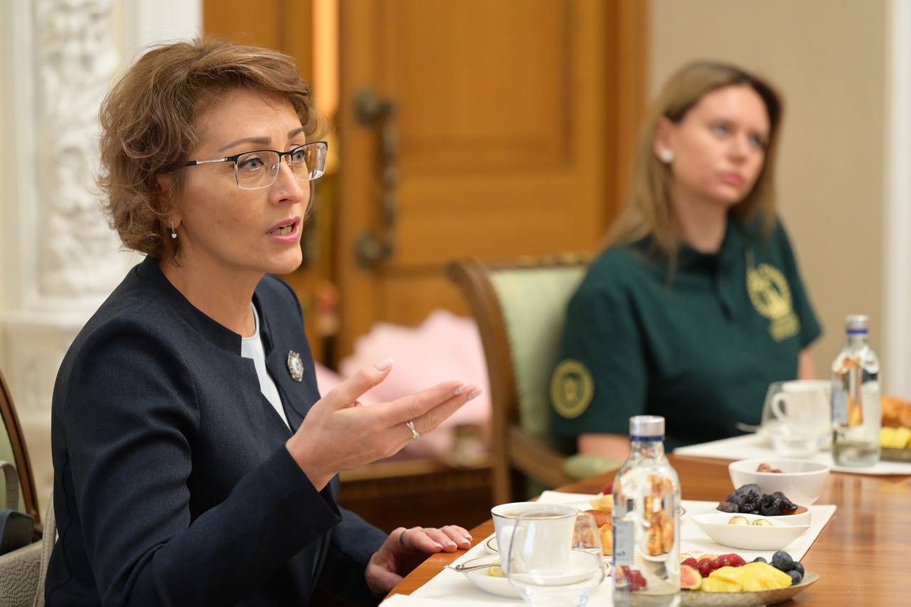 Денис Паслер встретился в преддверии Дня матери с жёнами и мамами свердловских защитников Отечества Денис Паслер встретился в преддверии Дня матери с жёнами и мамами свердловских защитников Отечества