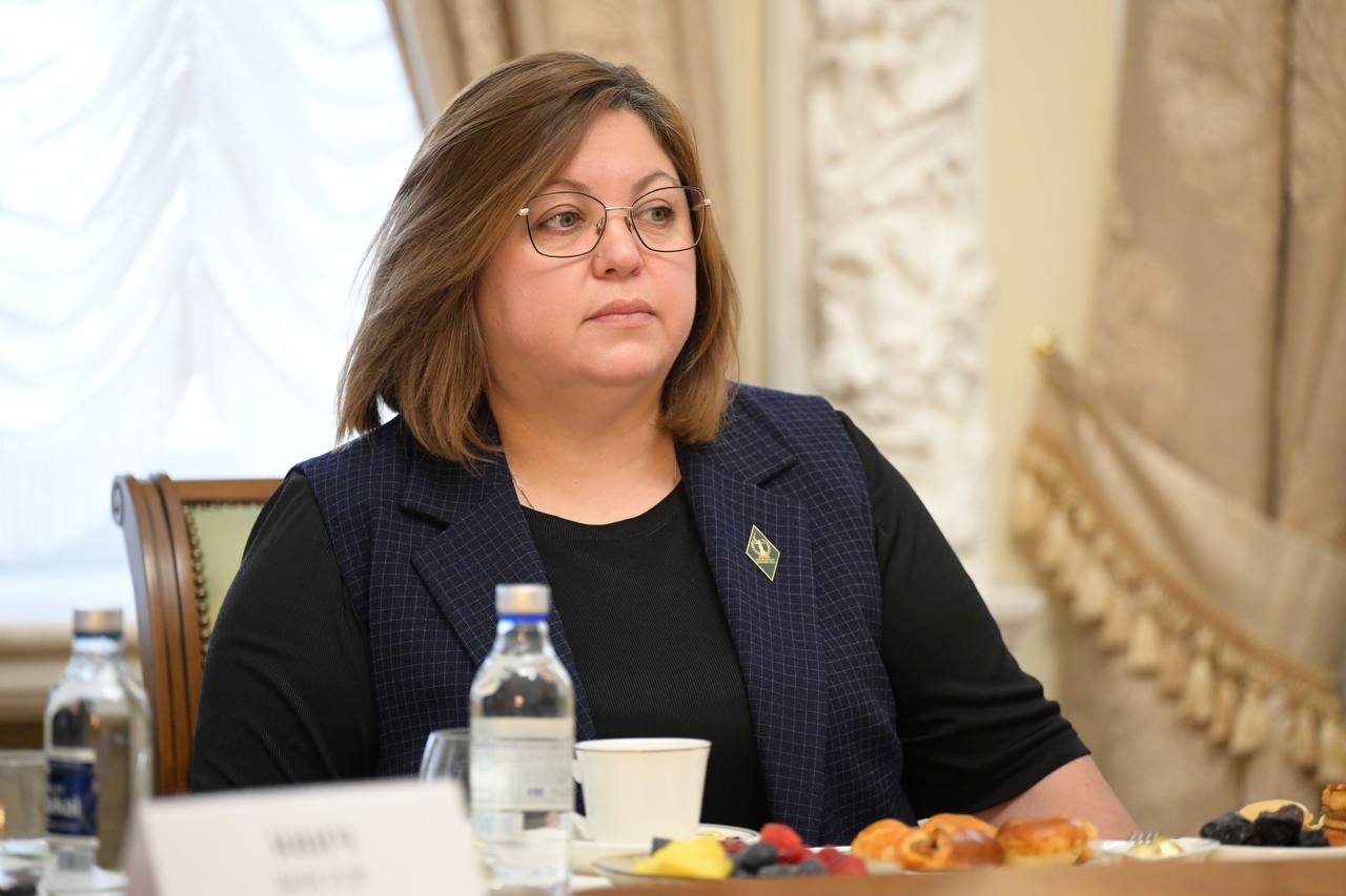 Денис Паслер встретился в преддверии Дня матери с жёнами и мамами свердловских защитников Отечества Денис Паслер встретился в преддверии Дня матери с жёнами и мамами свердловских защитников Отечества