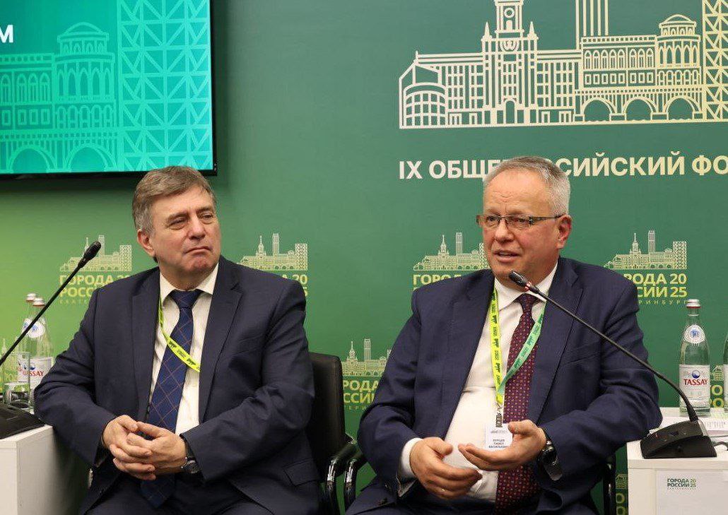 Начальник СвЖД Павел Бурцев выступил экспертом на общероссийском форуме стратегического развития «Города России: технологии лидерства» Начальник СвЖД Павел Бурцев выступил экспертом на общероссийском форуме стратегического развития «Города России: технологии лидерства»