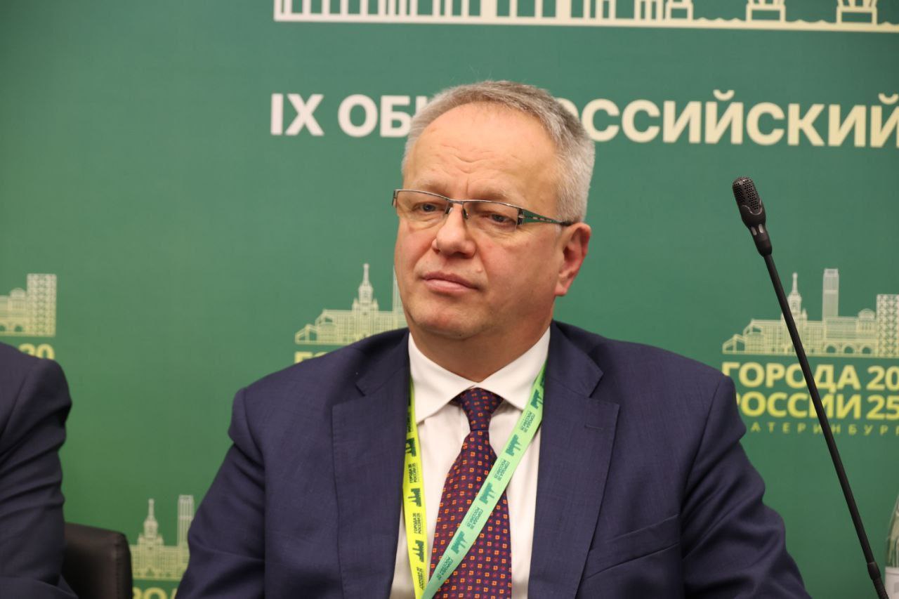 Начальник СвЖД Павел Бурцев выступил экспертом на общероссийском форуме стратегического развития «Города России: технологии лидерства» Начальник СвЖД Павел Бурцев выступил экспертом на общероссийском форуме стратегического развития «Города России: технологии лидерства»