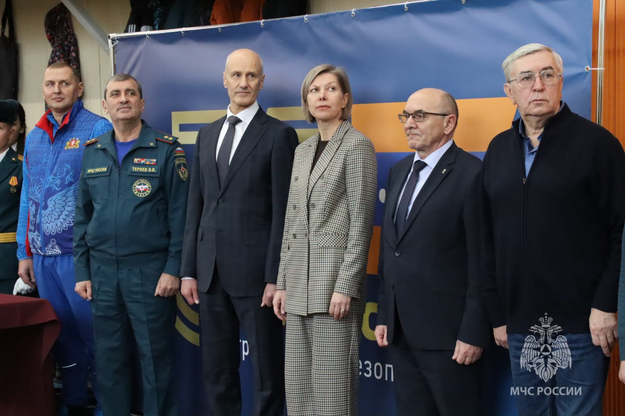 В Столице Среднего Урала завершились захватывающие областные соревнования по пожарно-спасательному спорту, посвященные памяти Бориса Мокроусова – легендарного начальника Управления пожарной охраны Свердловской области В Столице Среднего Урала завершились захватывающие областные соревнования по пожарно-спасательному спорту, посвященные памяти Бориса Мокроусова – легендарного начальника Управления пожарной охраны Свердловской области