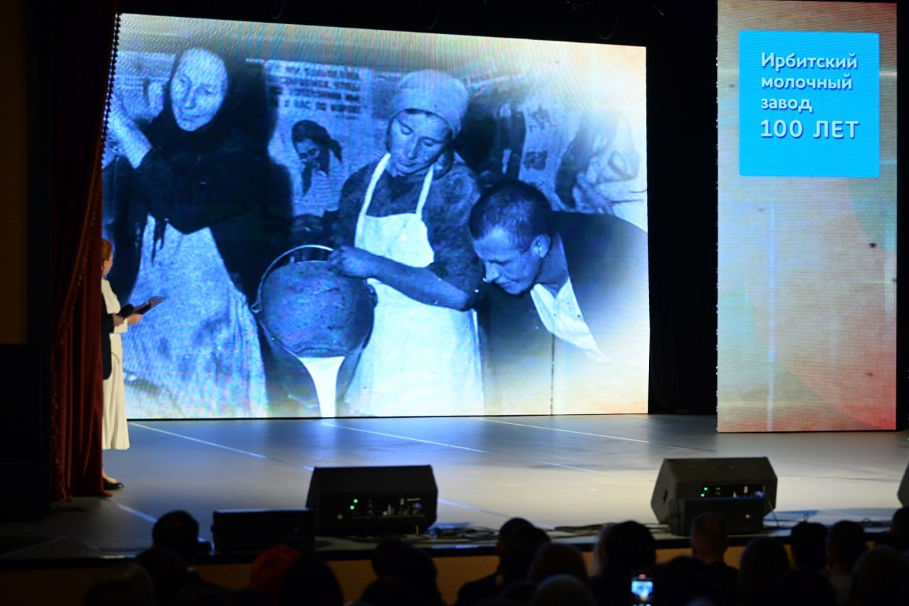 Денис Паслер подписал соглашение о строительстве новой фермы в Свердловской области на 3,6 тысячи коров Денис Паслер подписал соглашение о строительстве новой фермы в Свердловской области на 3,6 тысячи коров