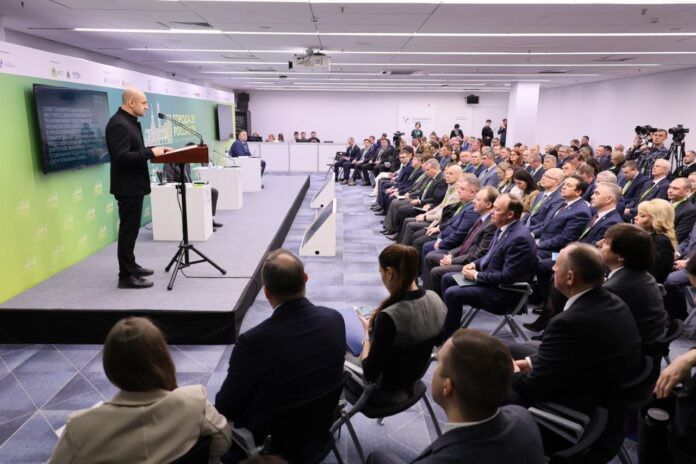 Полномочный представитель Президента России в Уральском федеральном округе Артем Жога на площадке форума «Города России» в Екатеринбурге провел заседание Совета по развитию местного самоуправления