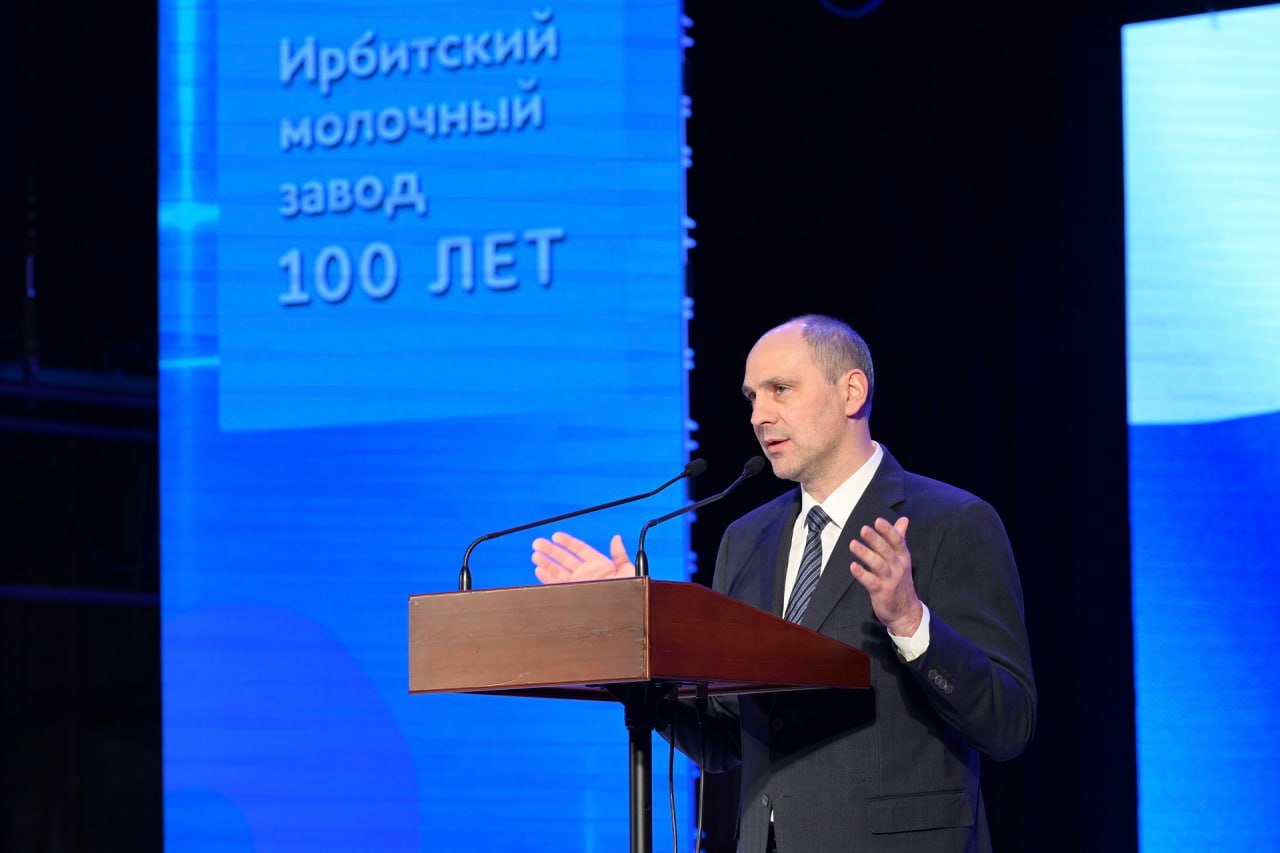 Денис Паслер подписал соглашение о строительстве новой фермы в Свердловской области на 3,6 тысячи коров Денис Паслер подписал соглашение о строительстве новой фермы в Свердловской области на 3,6 тысячи коров