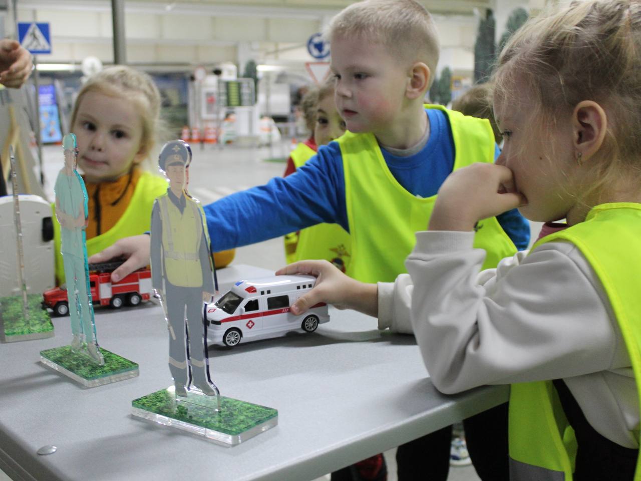 Еженедельные новости ЮИД. 22–28 ноября Эта неделя стала по-настоящему яркой и насыщенной для юных инспекторов движения! Самые активные представители регионов побывали на Всероссийском форуме «Я выбираю ЮИД» Еженедельные новости ЮИД. 22–28 ноября Эта неделя стала по-настоящему яркой и насыщенной для юных инспекторов движения! Самые активные представители регионов побывали на Всероссийском форуме «Я выбираю ЮИД»