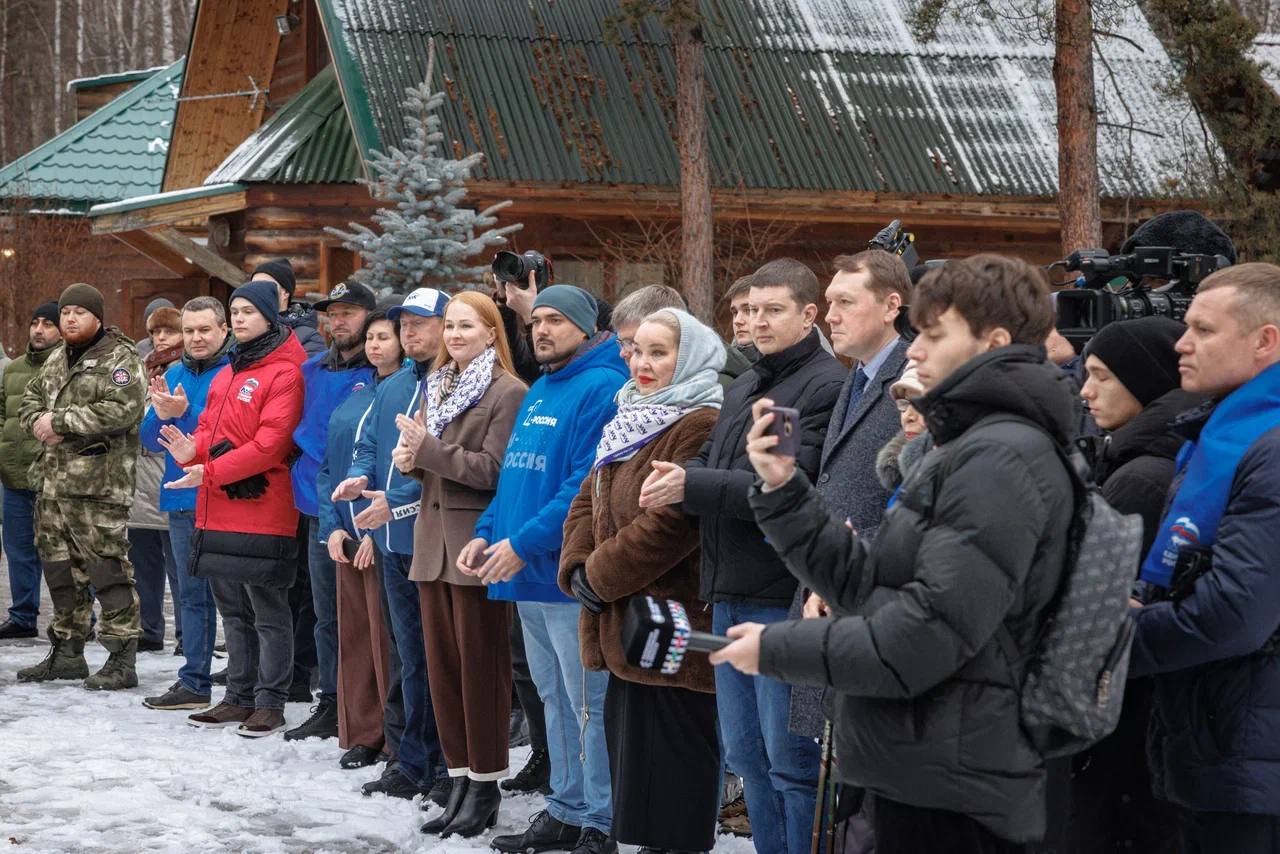 Денис Паслер сообщил об отправке гуманитарного груза в зону СВО и новогодних подарков в подшефный Тельмановский муниципальный округ ДНР Денис Паслер сообщил об отправке гуманитарного груза в зону СВО и новогодних подарков в подшефный Тельмановский муниципальный округ ДНР