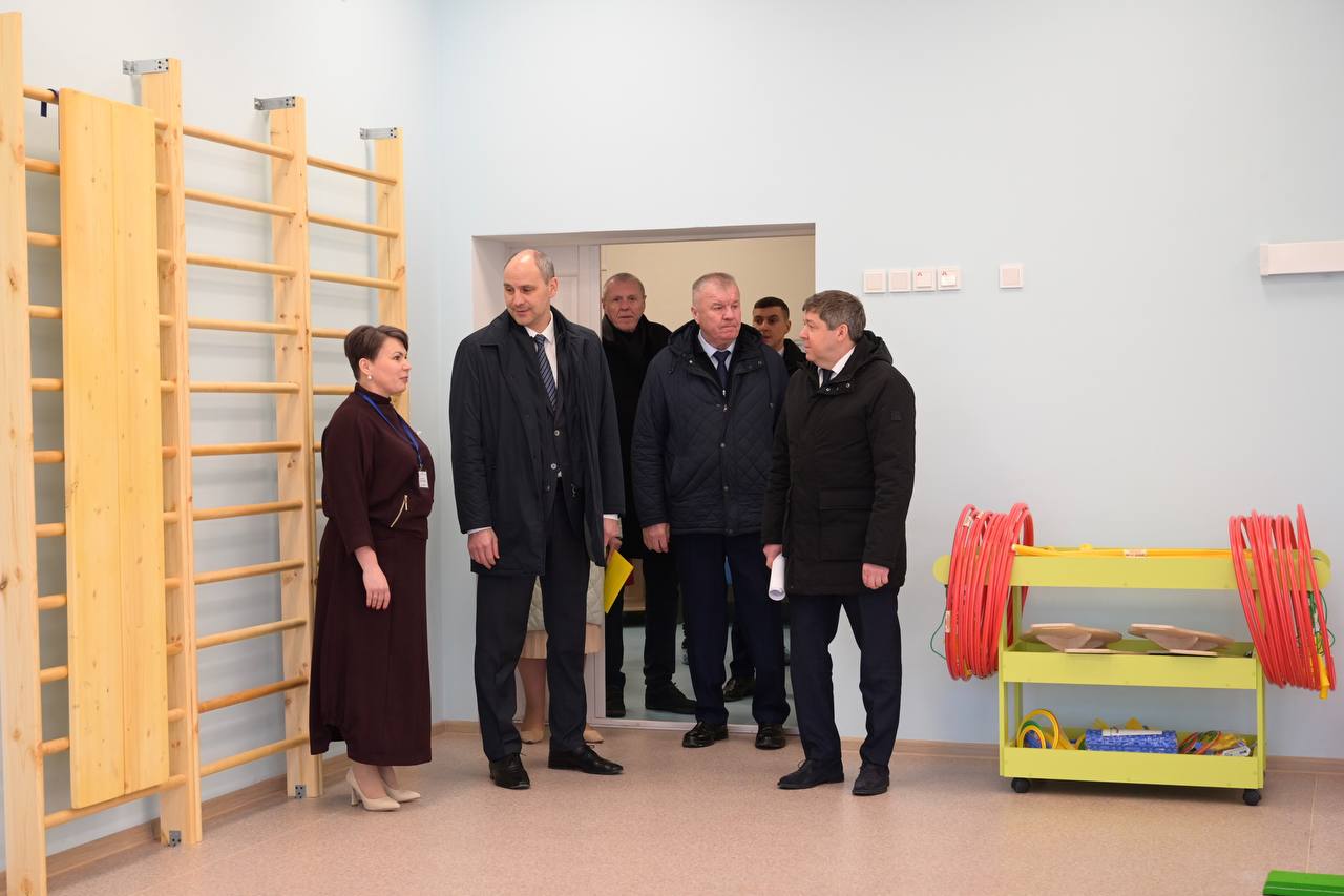 Денис Паслер посетил строительные площадки социальных объектов в Ирбите Денис Паслер посетил строительные площадки социальных объектов в Ирбите