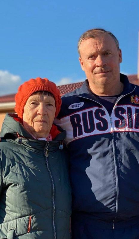 Алексей Орлов: Дорогие мамы, бабушки и прабабушки! Примите самые искренние поздравления с Днём матери!