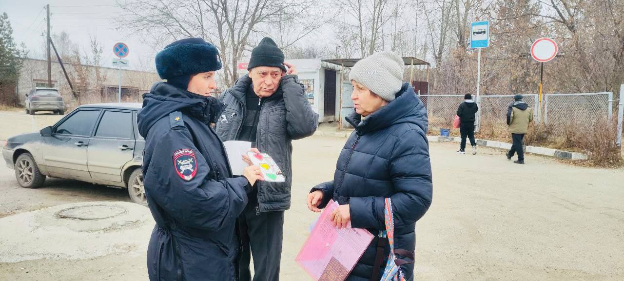 В Свердловской области автоинспекторы и юные помощники масштабно поздравили мам с праздником В Свердловской области автоинспекторы и юные помощники масштабно поздравили мам с праздником
