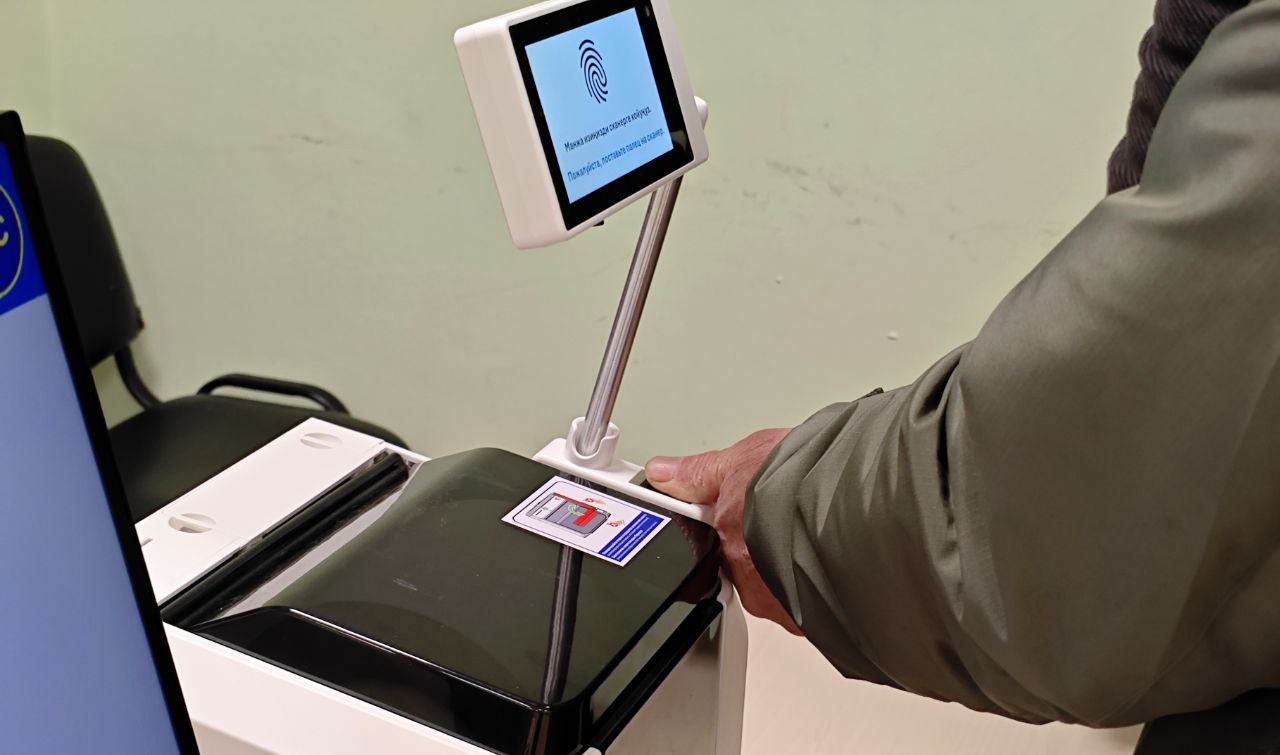 В Екатеринбурге на двух избирательных участках голосуют граждане Киргизии - проходят выборы в Жогорку Кенеш, законодательный орган страны В Екатеринбурге на двух избирательных участках голосуют граждане Киргизии - проходят выборы в Жогорку Кенеш, законодательный орган страны