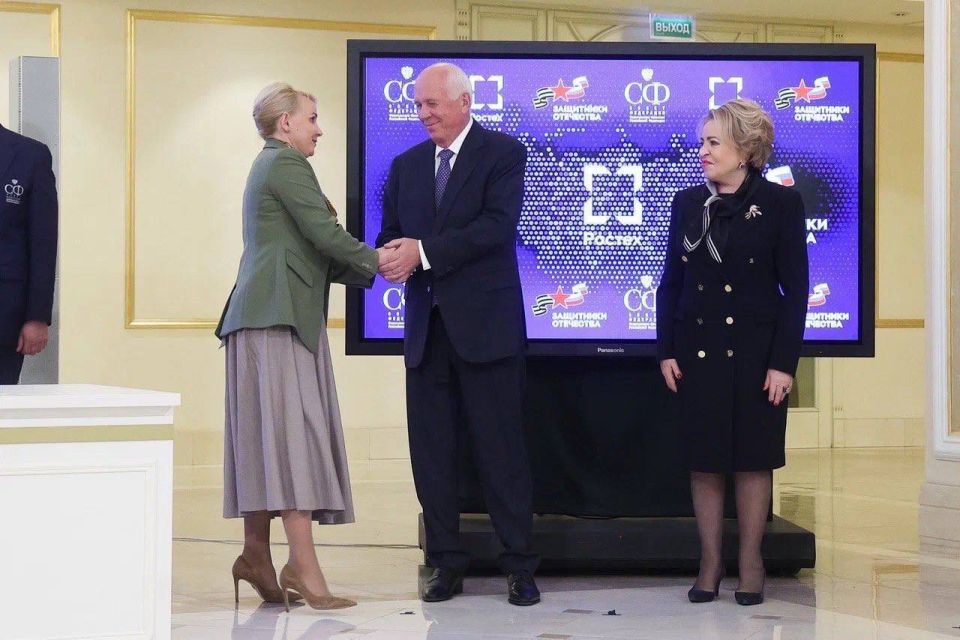 Анна Цивилева: Сегодня Государственный фонд «Защитники Отечества», госкорпорация «Ростех» и семь российских регионов подписали соглашения о сотрудничестве в Совете Федерации Анна Цивилева: Сегодня Государственный фонд «Защитники Отечества», госкорпорация «Ростех» и семь российских регионов подписали соглашения о сотрудничестве в Совете Федерации