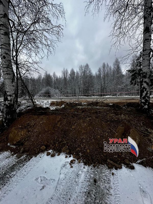 Парадокс «безопасности» в Верхней Пышме: на опасном повороте дорожники выкопали глубокий ров, который местные садоводы называют «могилой для водителей» Парадокс «безопасности» в Верхней Пышме: на опасном повороте дорожники выкопали глубокий ров, который местные садоводы называют «могилой для водителей»