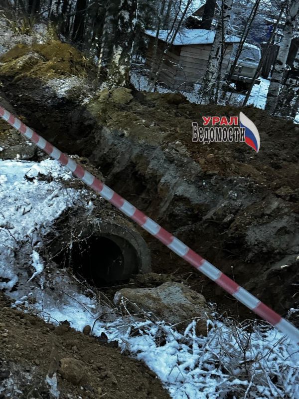 Парадокс «безопасности» в Верхней Пышме: на опасном повороте дорожники выкопали глубокий ров, который местные садоводы называют «могилой для водителей» Парадокс «безопасности» в Верхней Пышме: на опасном повороте дорожники выкопали глубокий ров, который местные садоводы называют «могилой для водителей»