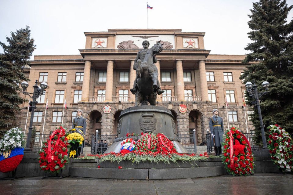 Алексей Орлов: Сегодня отмечаются сразу две знаменательные даты: 15-летие образования Центрального военного округа и 129-летие со дня рождения Георгия Жукова Алексей Орлов: Сегодня отмечаются сразу две знаменательные даты: 15-летие образования Центрального военного округа и 129-летие со дня рождения Георгия Жукова