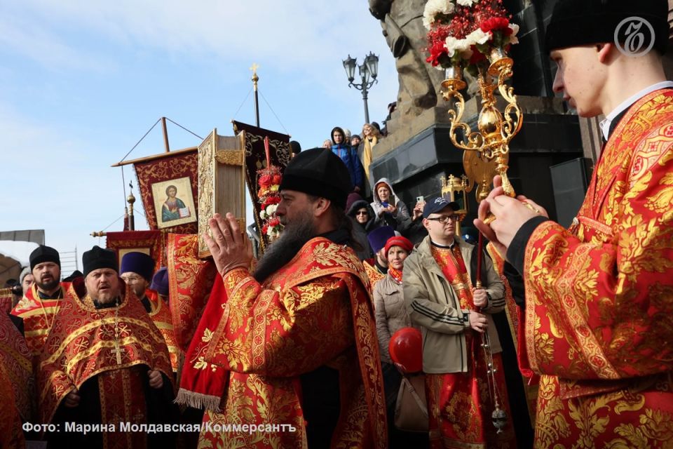 В воскресенье, 7 декабря, центральные улицы Екатеринбурга будут перекрыты с 11:30 до 12:30 ради крестного хода в честь покровительницы города святой Екатерины