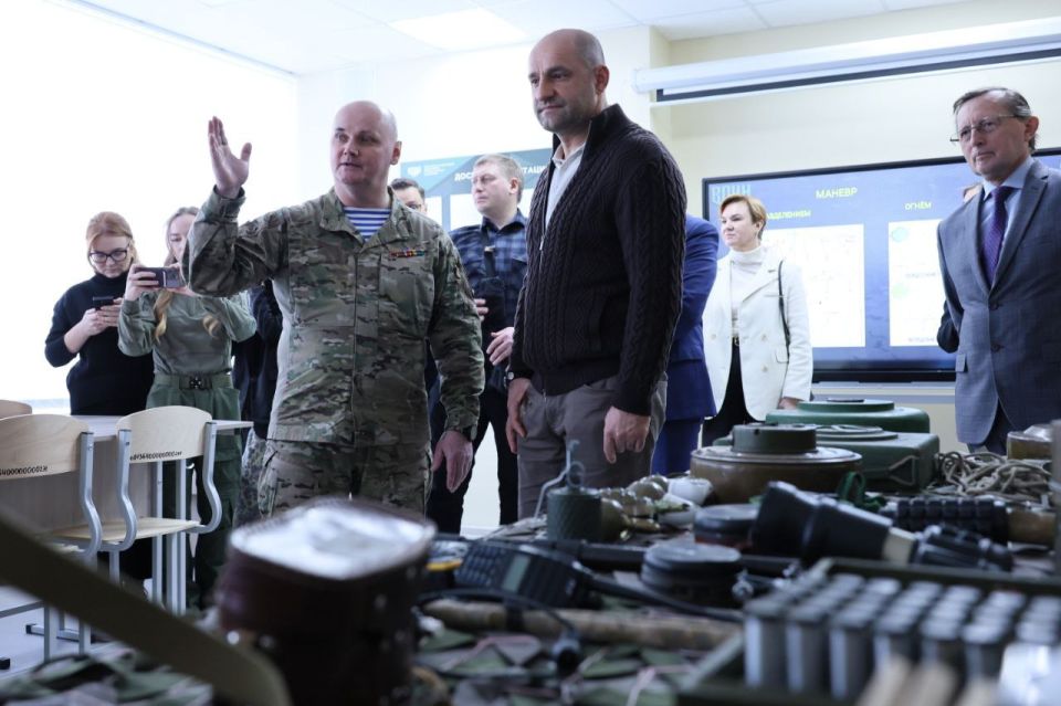 Артём Жога: Три года назад Президент России Владимир Владимирович Путин дал поручение создать сеть учебных центров "ВОИН" Артём Жога: Три года назад Президент России Владимир Владимирович Путин дал поручение создать сеть учебных центров "ВОИН"