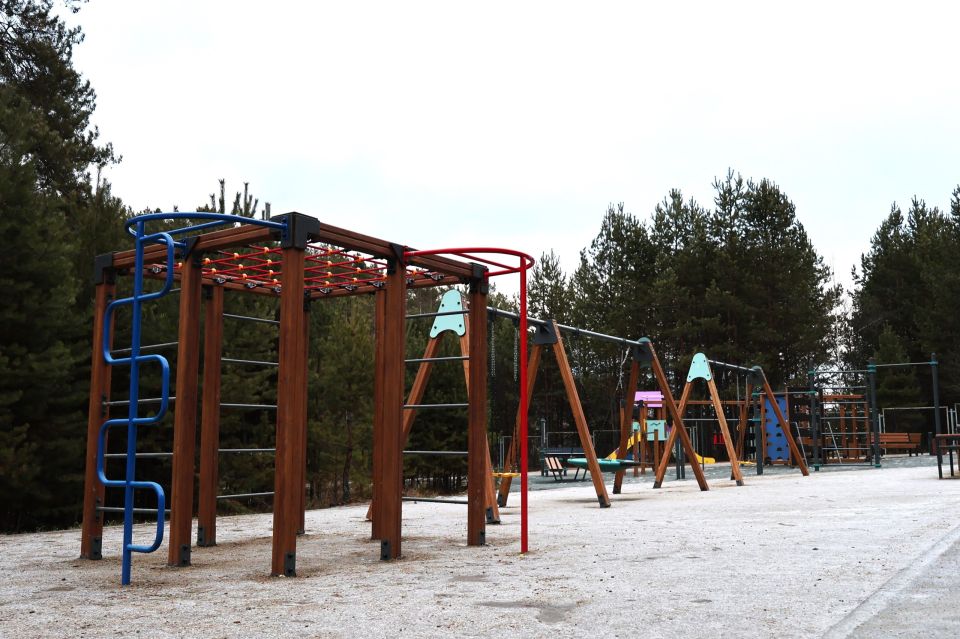 В поселке Бобровском Сысертского округа открылись детская и спортивная площадки