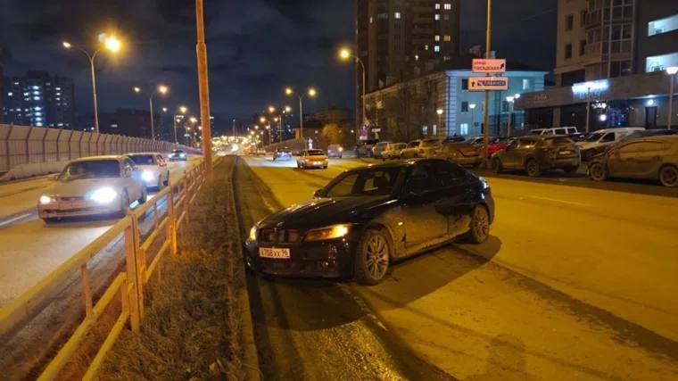 Курьера на электромопеде сбила машина в Екатеринбурге Курьера на электромопеде сбила машина в Екатеринбурге