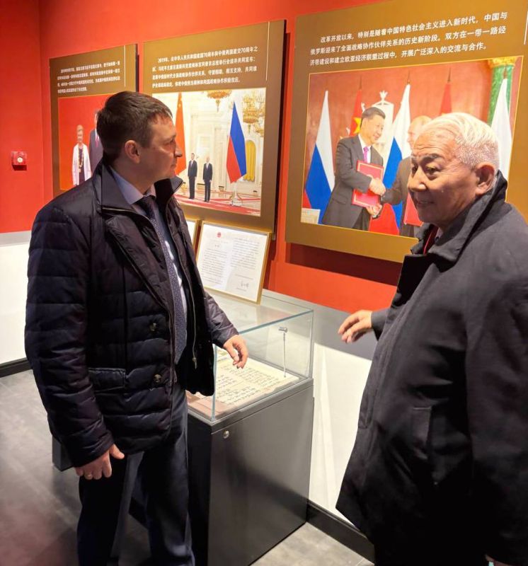 Глава Нижнетуринского муниципального округа Андрей Постовалов и мэр китайского города Телин Чжан Бао Дун подписали протокол о намерениях об установлении побратимских отношений Глава Нижнетуринского муниципального округа Андрей Постовалов и мэр китайского города Телин Чжан Бао Дун подписали протокол о намерениях об установлении побратимских отношений