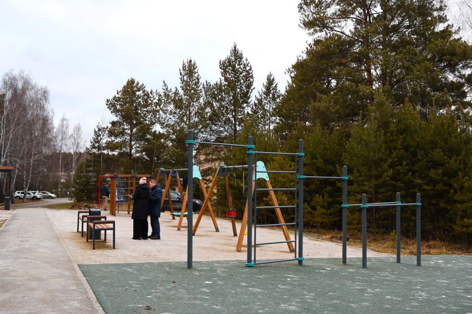 В поселке Бобровском Сысертского округа открылись детская и спортивная площадки В поселке Бобровском Сысертского округа открылись детская и спортивная площадки