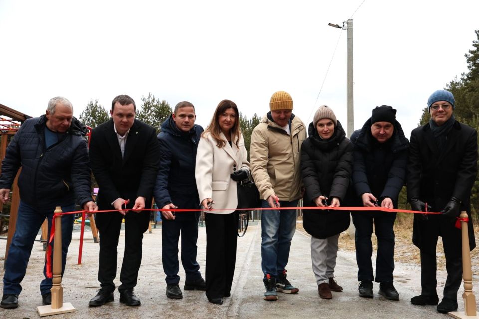 В поселке Бобровском Сысертского округа открылись детская и спортивная площадки В поселке Бобровском Сысертского округа открылись детская и спортивная площадки