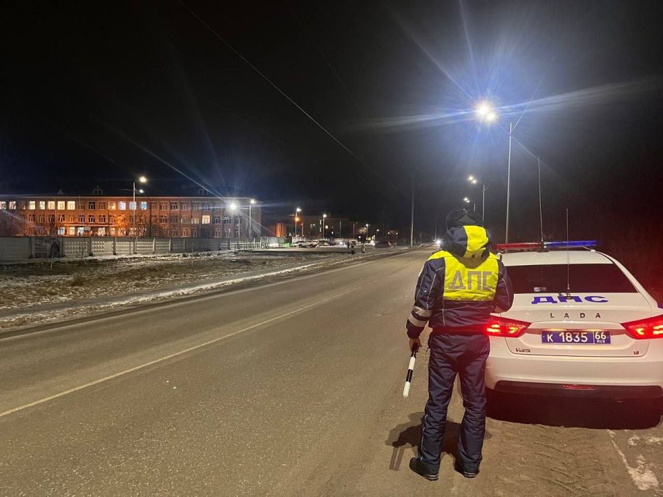 Контроль у школ усилили автоинспекторы в Свердловской области