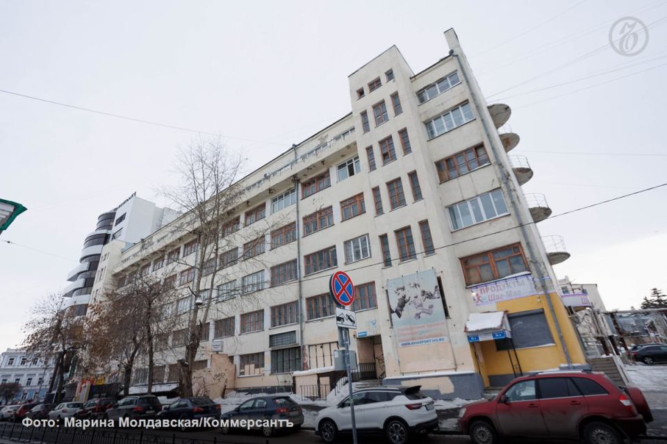 Бывшее общежитие Добровольного общества содействия армии, авиации и флоту (ДОСААФ) на улице Воеводина, 6 в Екатеринбурге утратило охранный статус