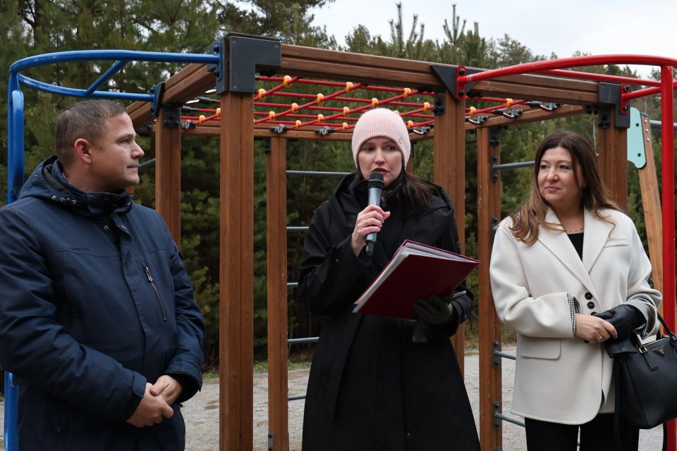 В поселке Бобровском Сысертского округа открылись детская и спортивная площадки В поселке Бобровском Сысертского округа открылись детская и спортивная площадки