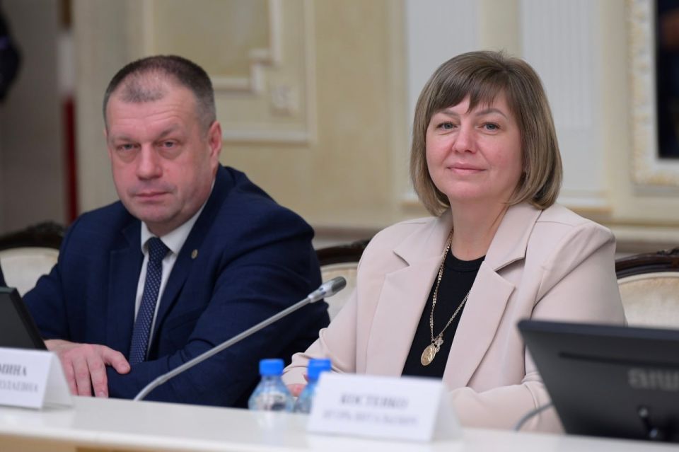 Денис Паслер пожелал удачи первым выпускникам региональной «Школы мэров» Денис Паслер пожелал удачи первым выпускникам региональной «Школы мэров»