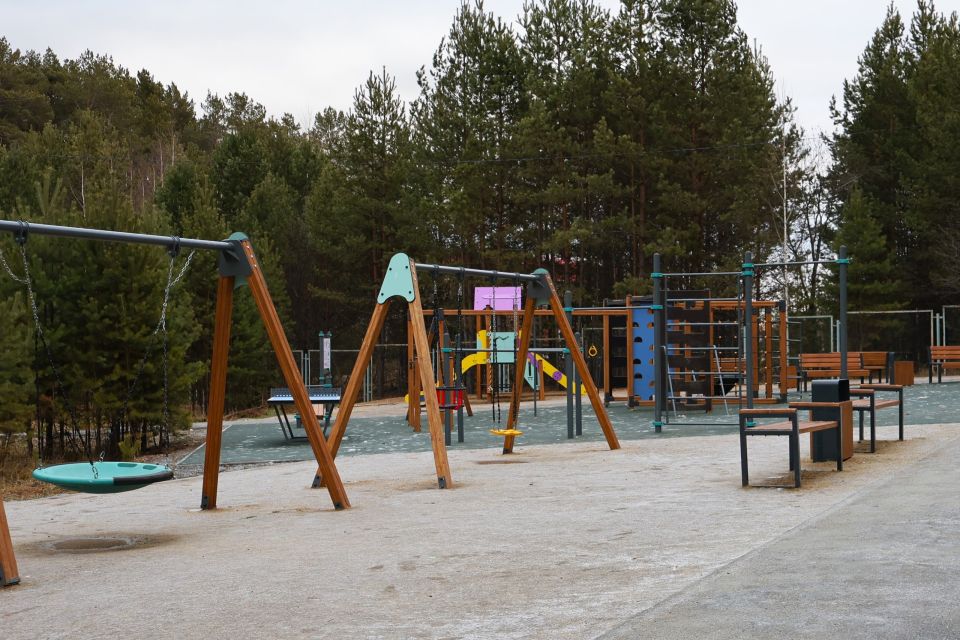 В поселке Бобровском Сысертского округа открылись детская и спортивная площадки В поселке Бобровском Сысертского округа открылись детская и спортивная площадки