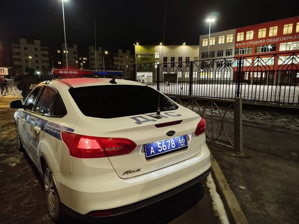 Контроль у школ усилили автоинспекторы в Свердловской области Контроль у школ усилили автоинспекторы в Свердловской области