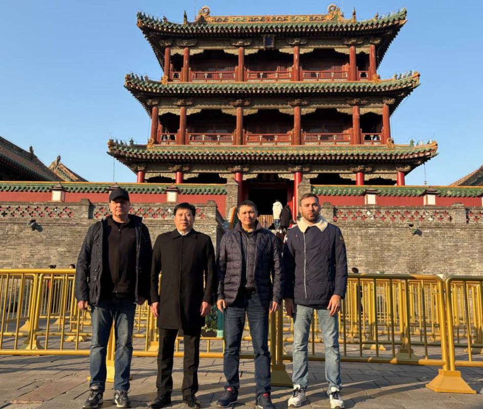 Глава Нижнетуринского муниципального округа Андрей Постовалов и мэр китайского города Телин Чжан Бао Дун подписали протокол о намерениях об установлении побратимских отношений Глава Нижнетуринского муниципального округа Андрей Постовалов и мэр китайского города Телин Чжан Бао Дун подписали протокол о намерениях об установлении побратимских отношений