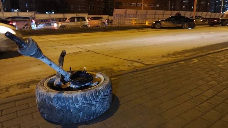 Курьера на электромопеде сбила машина в Екатеринбурге