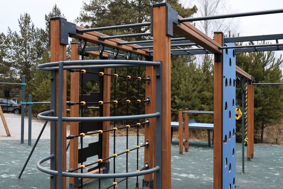 В поселке Бобровском Сысертского округа открылись детская и спортивная площадки В поселке Бобровском Сысертского округа открылись детская и спортивная площадки