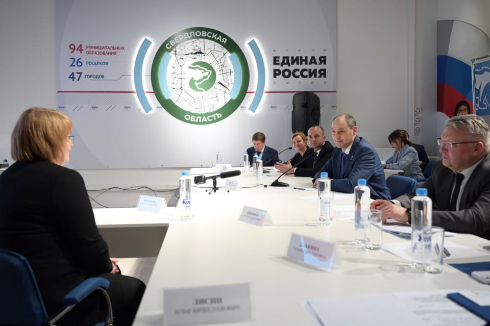 Губернатор Свердловской области Денис Паслер провел личный прием граждан в штабе общественной поддержки партии «Единая Россия»