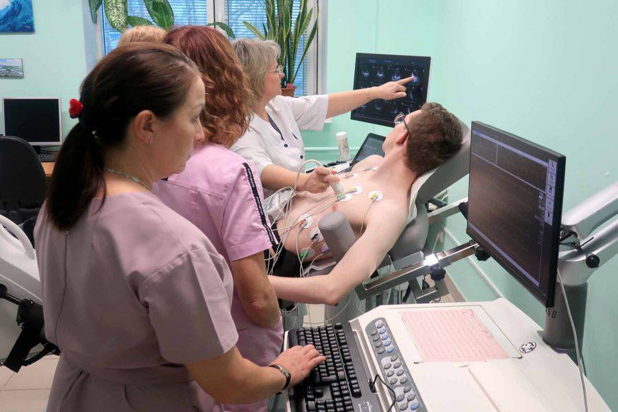 Четыре комплекса для выполнения стресс-эхокардиографии общей стоимостью около 65,5 млн рублей поступили в больницы Екатеринбурга, Нижнего Тагила и Красноуфимска