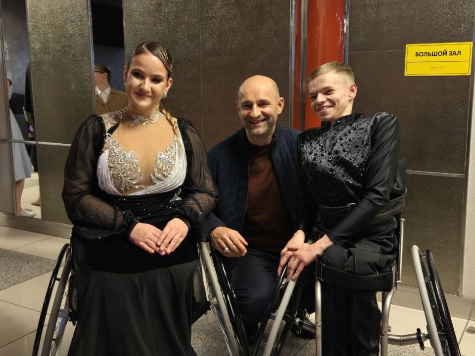 Артём Жога: Танцы со смыслом и душой. Посетил первый фестиваль по танцам на колясках "Лучик света", он собрал в Екатеринбурге порядка 30 участников со всей Свердловской области Артём Жога: Танцы со смыслом и душой. Посетил первый фестиваль по танцам на колясках "Лучик света", он собрал в Екатеринбурге порядка 30 участников со всей Свердловской области