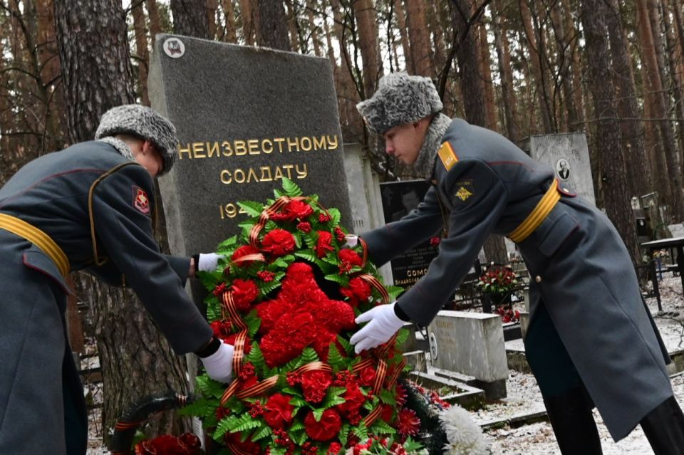 Память безымянных советских и российских воинов, погибших на территории страны и за её пределами, почтили в Свердловской области