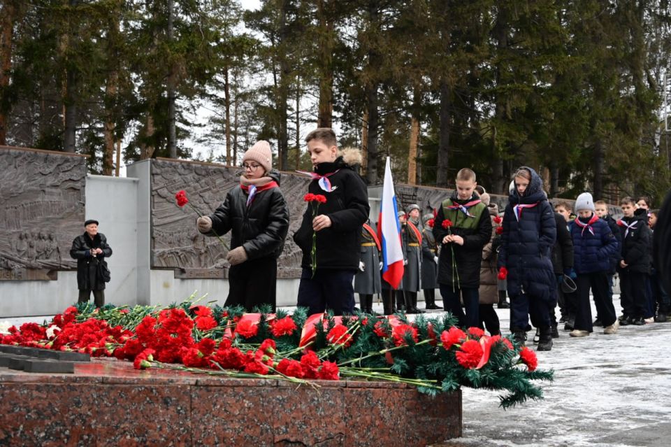 Память безымянных советских и российских воинов, погибших на территории страны и за её пределами, почтили в Свердловской области Память безымянных советских и российских воинов, погибших на территории страны и за её пределами, почтили в Свердловской области