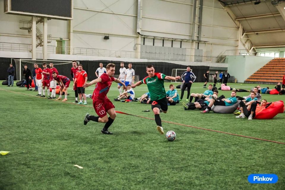 В футбольном манеже «Урал» 6 декабря в Екатеринбурге пройдет очередной турнир серии межотраслевых корпоративных соревнований — Кубок Заводы Урала-2025 по мини-футболу