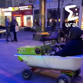 Кукуха админа в конце недели едет примерно так же — не торопясь, с гордо поднятой головой и под кринжовый саундтрек