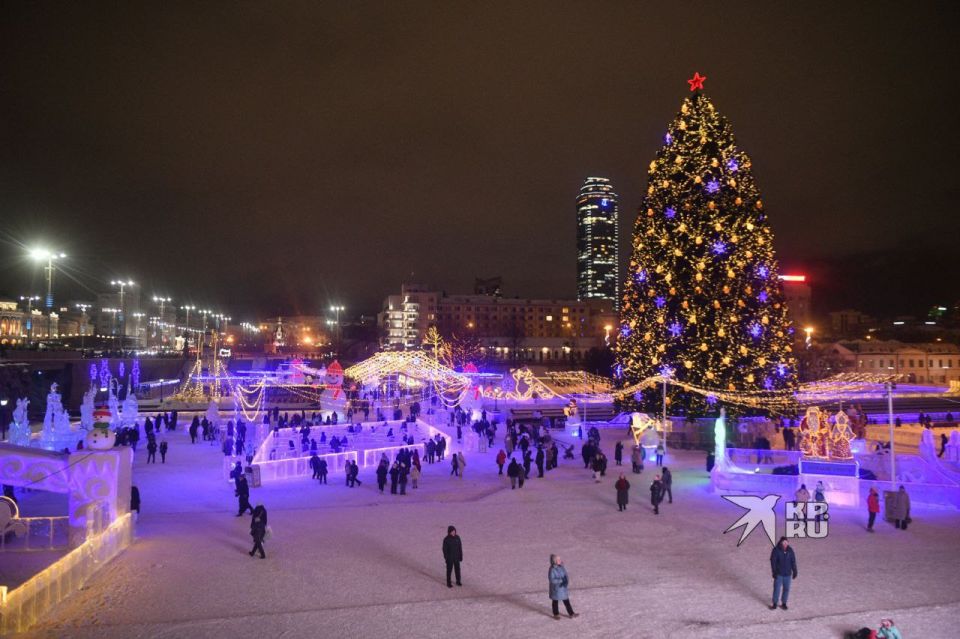 Для строительства новогоднего городка в центре Екатеринбурга специально из ХМАО привезут лед