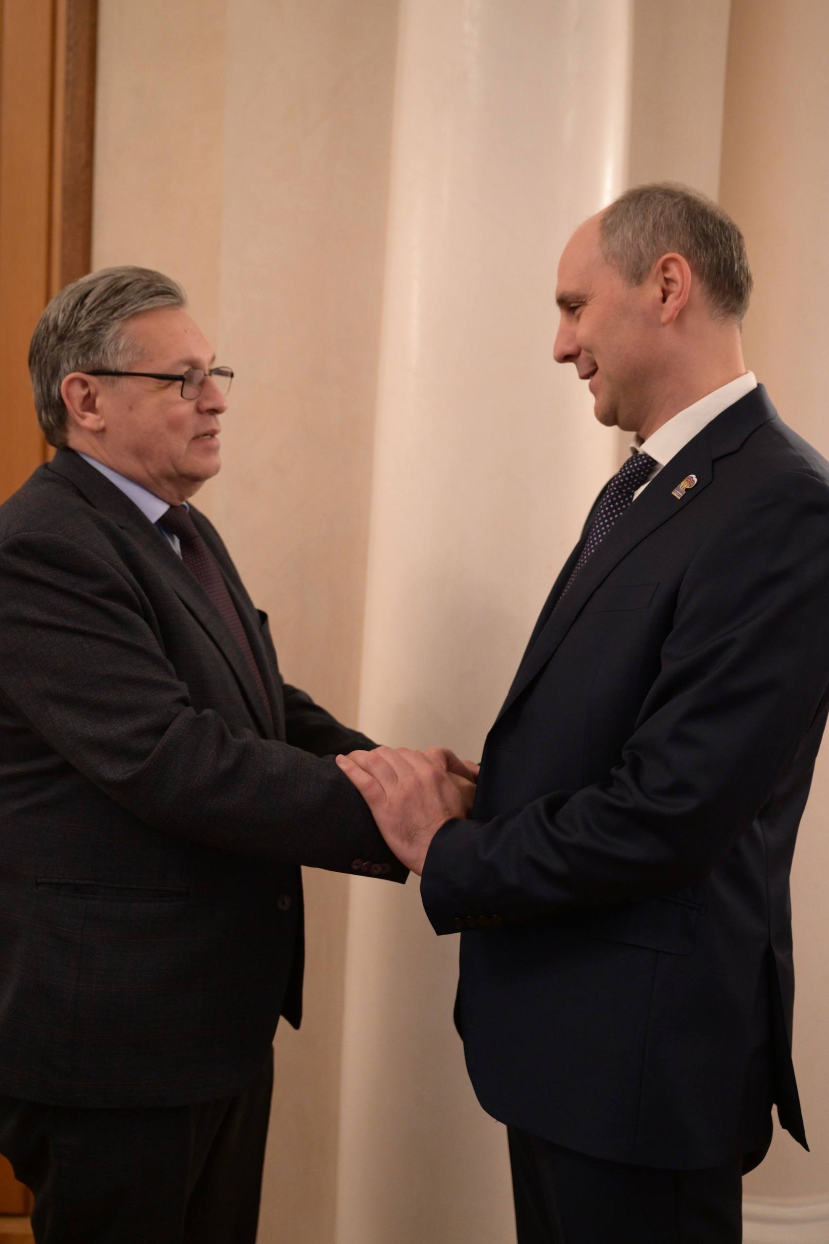 Денис Паслер поздравил руководство Всероссийской государственной телевизионной и радиовещательной компании со 100летием радио и 70летием телевидения в Свердловской области