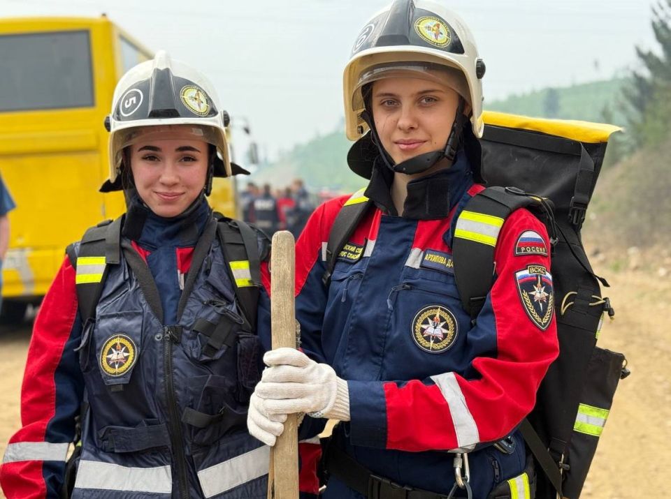 Губернатор Свердловской области Денис Паслер поздравил уральцев с Днём добровольца