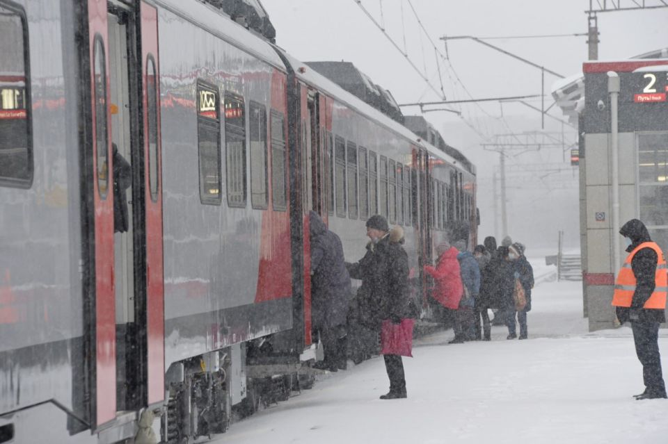 На Свердловской железной дороге, в связи с повышением спроса на поездки в новогодние и рождественские праздники, назначат дополнительные поезда дальнего следования