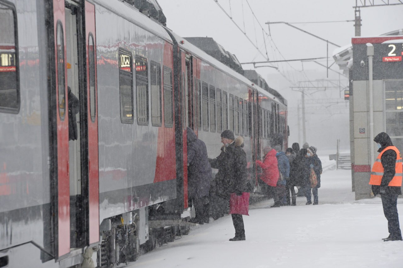 На Свердловской железной дороге, в связи с повышением спроса на поездки в новогодние и рождественские праздники, назначат дополнительные поезда дальнего следования
