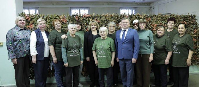 Председатель Законодательного Собрания Свердловской области Людмила Бабушкина в честь Дня добровольца, который отмечается 5 декабря, встретилась с участниками волонтерского центра «Светелка» в Камышлове