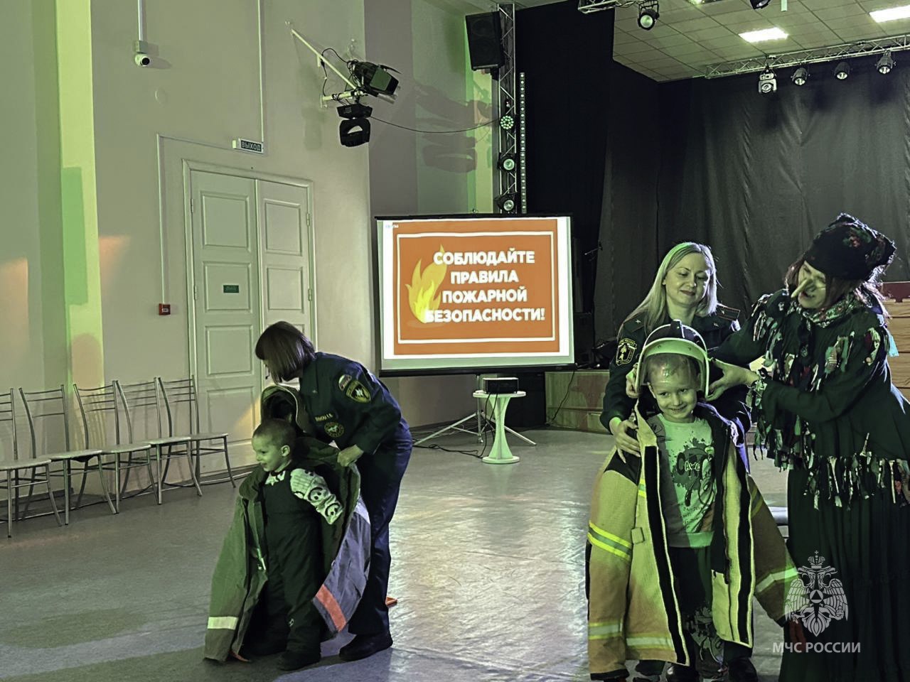 Увлекательная игра по пожарной безопасности для детей! Увлекательная игра по пожарной безопасности для детей!