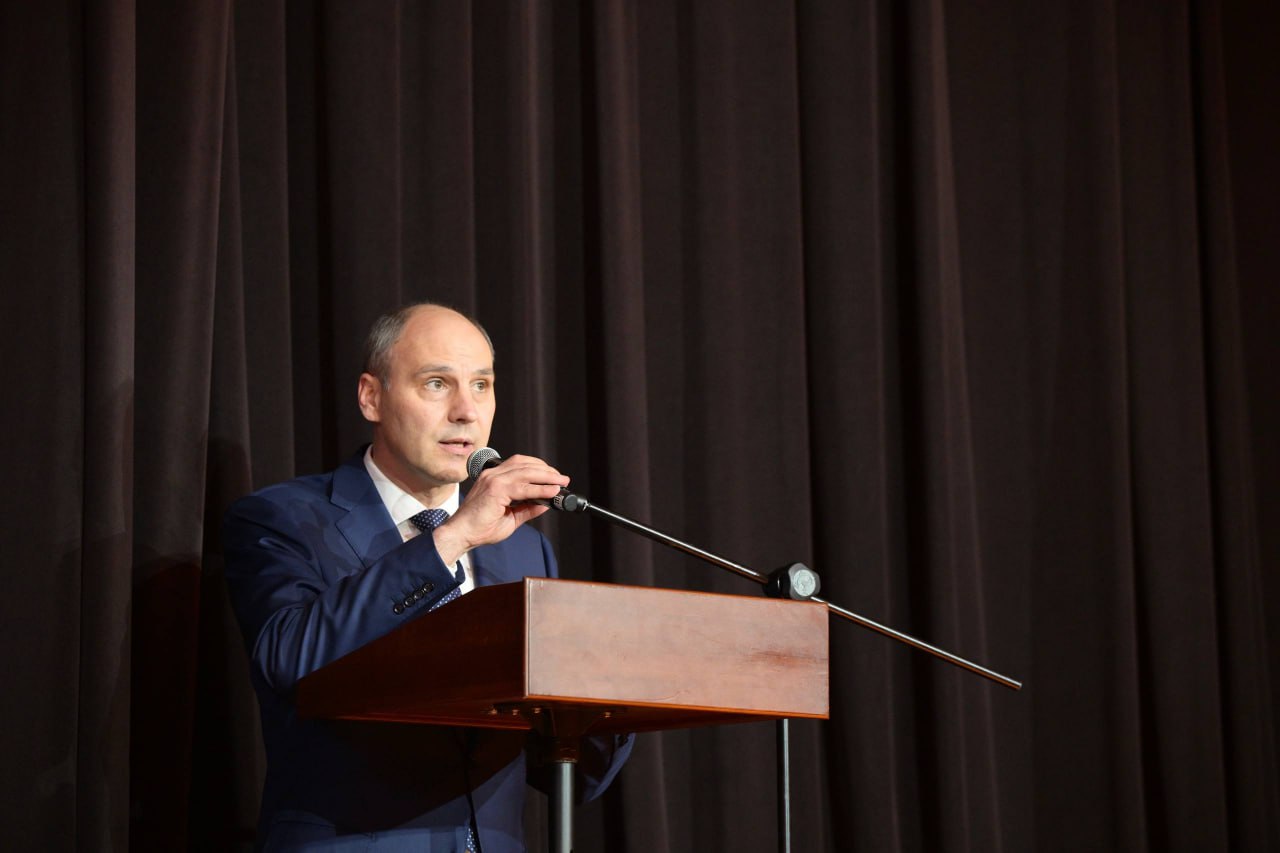 Губернатор Свердловской области Денис Паслер обратился к гостям и участникам главного благотворительного события на Урале — 15-й «Екатерининской Ассамблеи» Губернатор Свердловской области Денис Паслер обратился к гостям и участникам главного благотворительного события на Урале — 15-й «Екатерининской Ассамблеи»